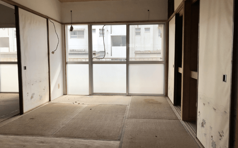 誰も住まなくなった空き家の室内・和室のイメージ